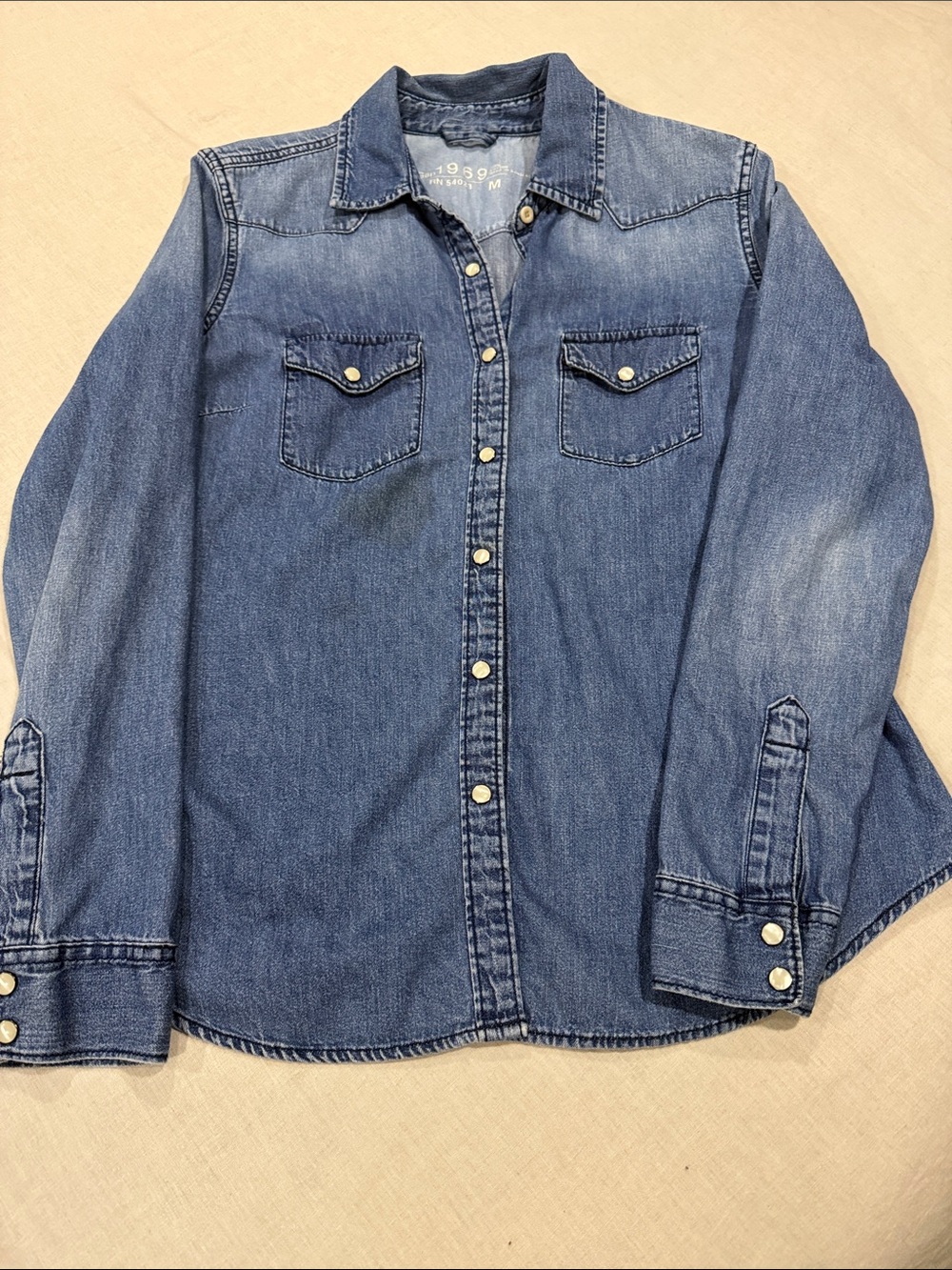 GAP 1969 Chambray Button-Up Shirt - Light Blue size M